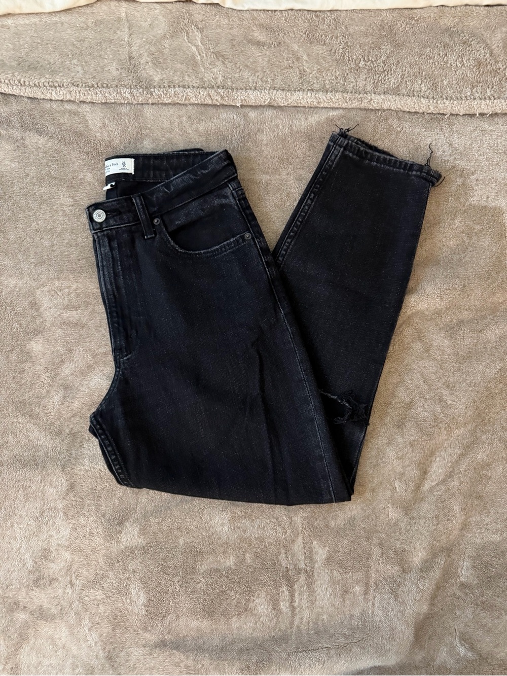 Abercrombie & Fitch Black High-Rise Mom Jeans Curve Love